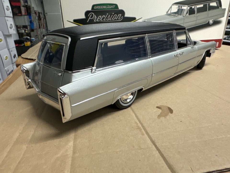 Modelbil, Cadillac Limousine Ligvogn Rustvogn 1966 1/18,