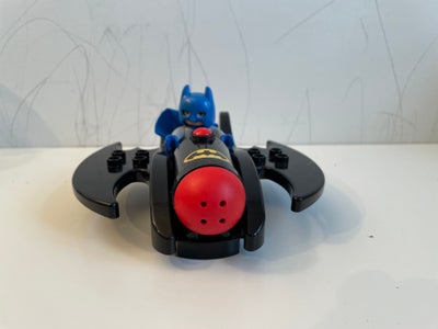 Lego Duplo, Batman i sit fly, Batwings. Han har en kanon med to kugler. Kanonen skyder rigtigt ved t