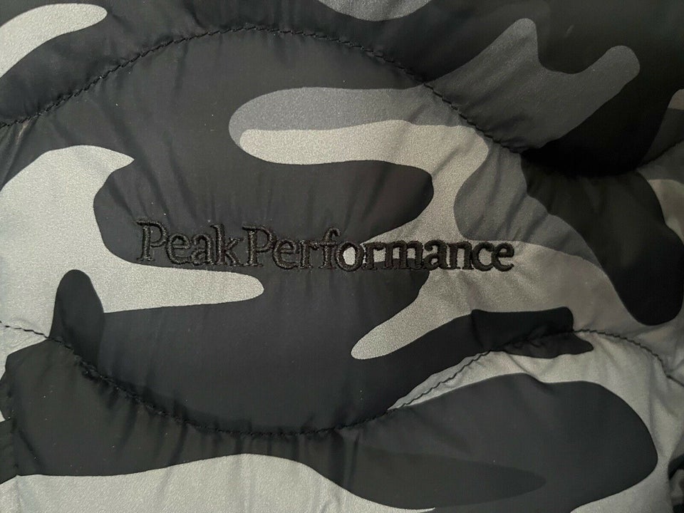 Andet, str. M, Peak Performance Helium Hood
