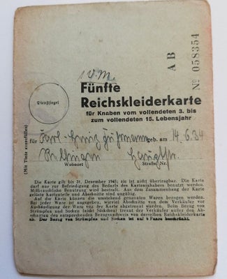 Militær, Fünfte Reichskleiderkarte 14-6-1943

Sjædent tysk historisk tøjkort "Femte Riges tøjkort" f