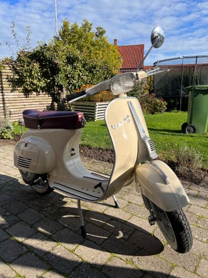 Piaggio Vespa 50, 1975, 00 km, Creme, Fin og velkørende Vespa 50 S fra 1975. Den er dansk indregistr