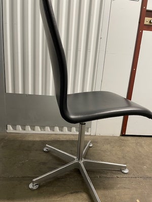 Arne Jacobsen, 3171, Stol, Fin Oxfordstol med sort skind. Stolen er næsten som en ny stol