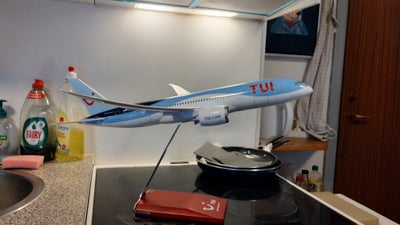 Modelfly, Tui Tui 787-8, skala 1:100, Hejsa så er min TUI 787-8 scala 1:100 til salg... Perfect stan