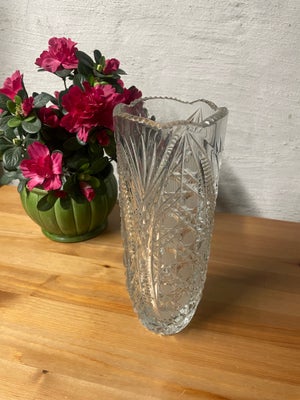 Vase, Glas vase, Højde 26 cm og Ø =  11. Har også flere annoncer med glas/krystal. 