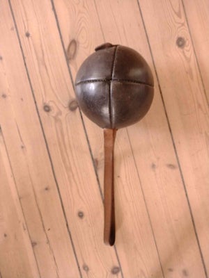 Andre samleobjekter, Slyngbold læder, Læder slyngbold  884 g Fra Nr. Herlev skole
