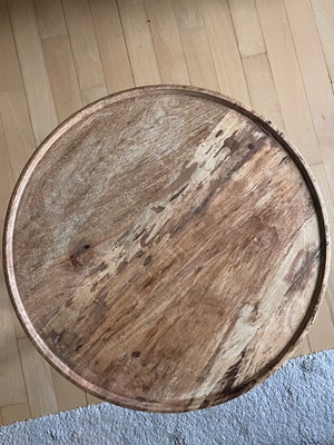 Sidebord, b: 45 h: 50, Sidebordet er som nyt. 

Passer perfekt, som et sidebord til sofaen, eller i 