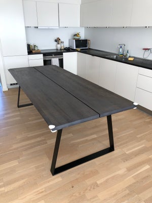 Spisebord, ILVA, b: 100 l: 200, Spisebord i massiv mørk gråolieret eg og ben i sort pulverlakeret st