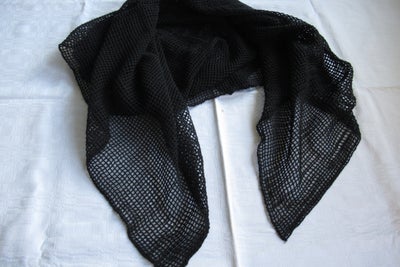 Tørklæde, -, str. 96 x 84 cm,  sort bomuld,  netvævet,  Næsten som ny, Kan sendes eller afhentes i R