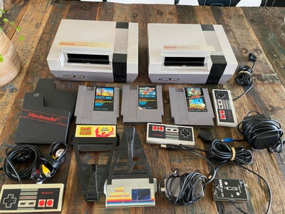 Nintendo NES, 2 stk. konsoller samt tilbehør. De fungerer pegge perfekt. Der medfølger 3 stk control