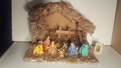 Julekrybbe, Vintage julekrybbe med 8 figurer i hård plast, Jesus, Maria, Josef og de tre hellige kon