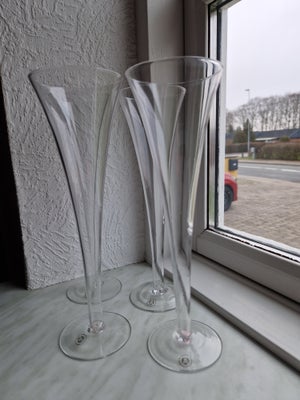 Glas, Champagne, 4 mundblæste champagne glas Højde 25cm 
Samlet pris 15Kr 
