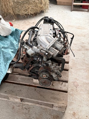 V6 motor. 2,9L 145HK, Ford Scorpio, motor tørner rundt. har ikke været startet op.
hvis den skal sen