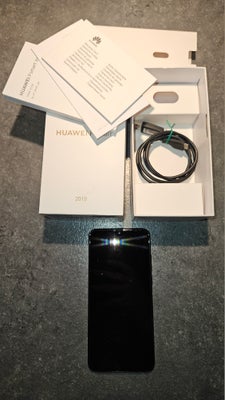 HUAWEI T smart 2019, 64 , God, Yderst velholdt telefon der er klar til brug.
Den har kun overfladisk