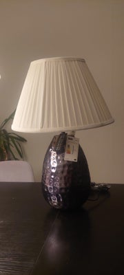 Lampe, Hedemann, Flot helt ny bordlampe

H:57cm - B:40cm

Kan købes flere