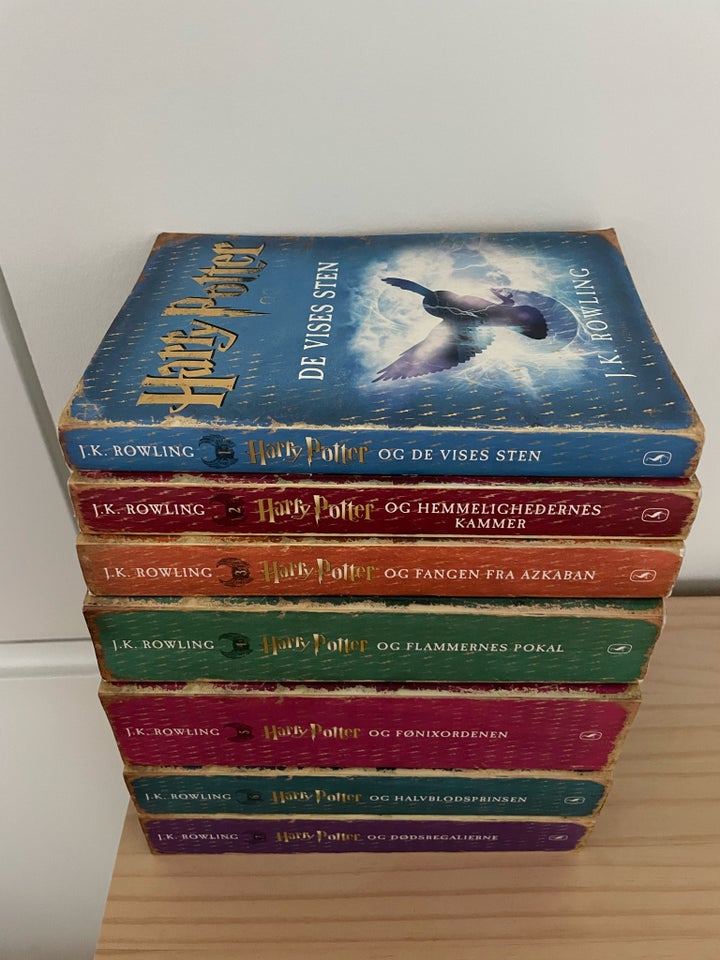 Harry Potter bøgerne 1-7, J.K. Rowling, genre: eventyr