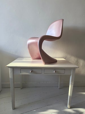 Oliver Furniture, Skrivebord, Sødt designersæt til pigeværelset. Skrivebordet er fra Oliver Furnitur