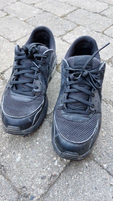 Sneakers, Nike, str. 40,5,  Sort,  Næsten som ny, Super fede sorte nike air max sko i str 40.5. Er b