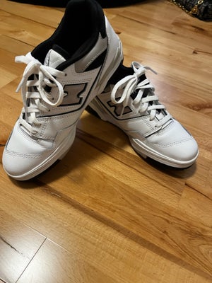 Sneakers, str. 40, New balance ,  Hvid,  Næsten som ny, Flotte nye sko. Brugt 3 gange, men går ikke 