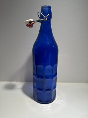 Glas, Flaske, Retro blå glasflaske med låg, muligvis fransk / italiensk.
I fin stand uden skår.Fra r