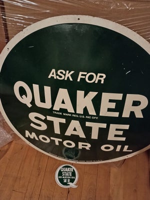 Skilte, Quaker State Motor Oil skilt. Metal. 60 cm plus klistermærke. 950 kr 