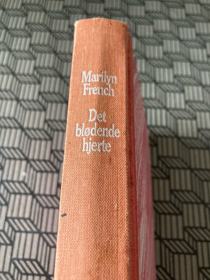 Det blødende hjerte, Marilyn French, genre: roman