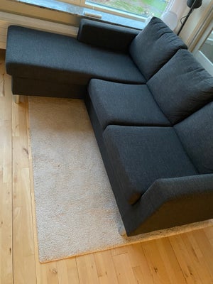 Sofa, 3 pers., Mørkegrå chaiselong sofa, 4 år gammel. Chaiselongen er lige nu i højre side, men den 