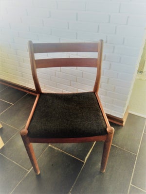 Niels O. Møller, stol, 2 stk. spisestuestole i teaktræ med gråt stofbetræk.
Stolene er 80/45 cm h x 