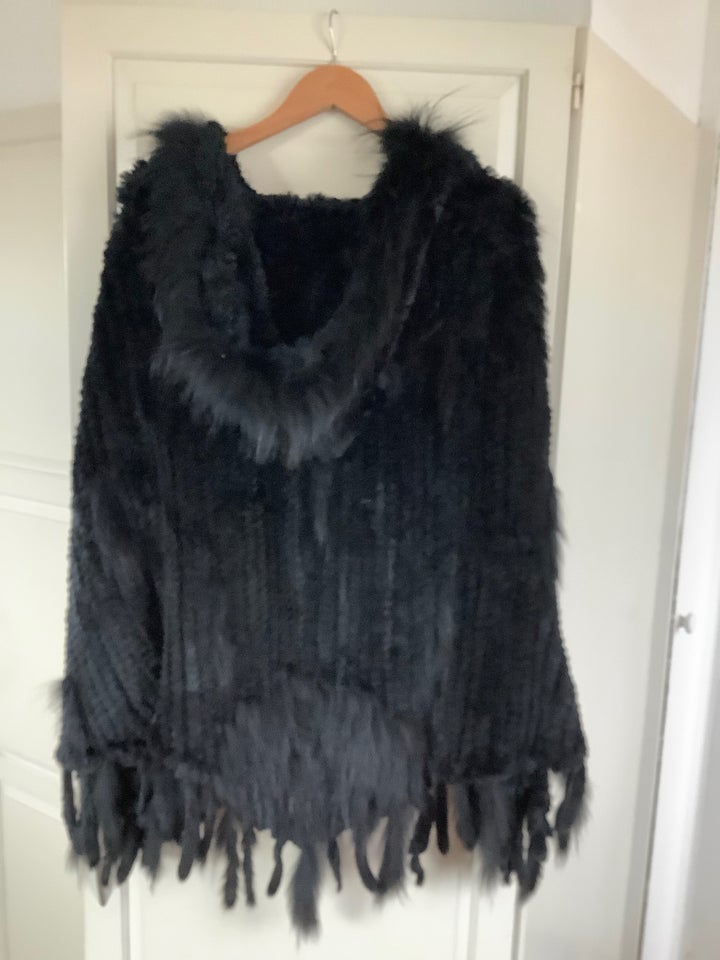 Poncho, str. 42, Copenhagen fur