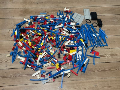 Lego Tog, 126, Lego tog 126 med skinner.

Kan ikke garantere alle dele er der. Se billeder for mere 