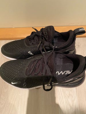 Sneakers, str. 42,5, Nike,  Sort,  Næsten som ny, Nike Air Max 270 - kun brugt 1 gang.