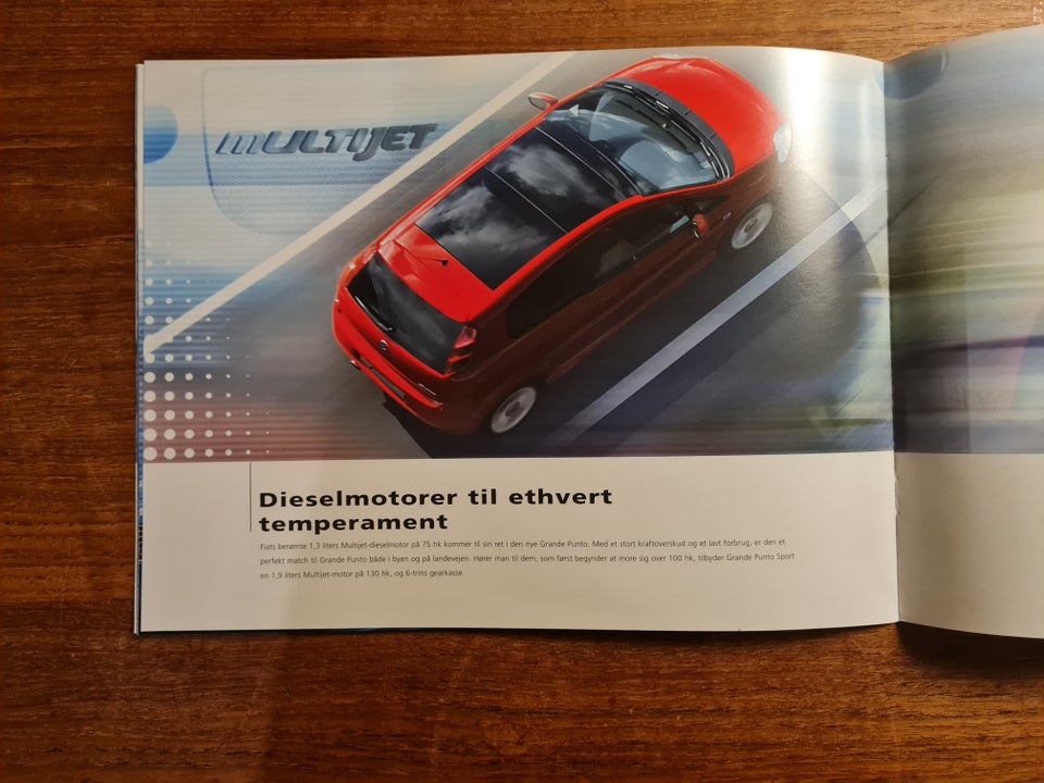 Fiat Grande Punto modelbrochure fra 2005.
24 sid...