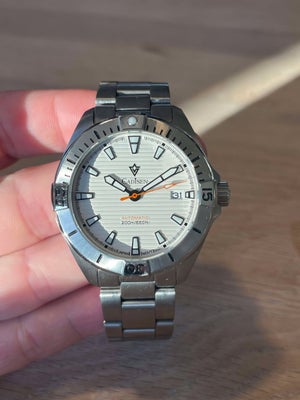 Herreur, andet mærke, Cadisen Aquaracer Homage m. automatisk Seiko NH35

Her sælges et flot ur, der 