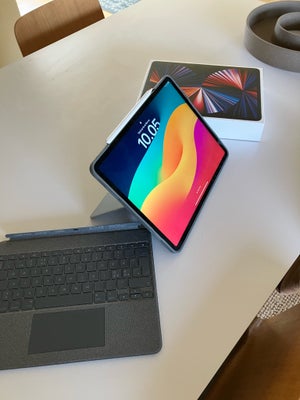 iPad Pro 5, 128 GB, sort, God, FAST PRIS 

Sælger min iPad pro space grey 128 gb M1, da jeg ikke får