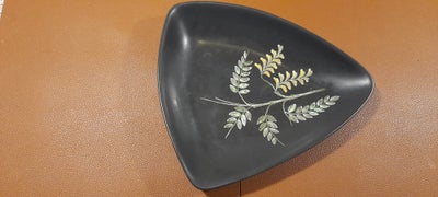 Fad, Ravnild, Pyntefad fra Ravnild keramik sort glasur. 28 cm x 24 cm. Fra 60'erne. Dansk keramik (1