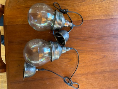 Anden loftslampe, 2 loftslamper til salg.

Hvis du leder efter inspiration til anvendelse, kunne de 