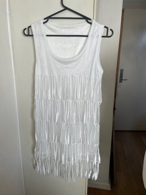 Sommerkjole, Vintage, str. S,  Hvid,  Mix,  Næsten som ny, Hvid let kort kjole med frynser foran og 