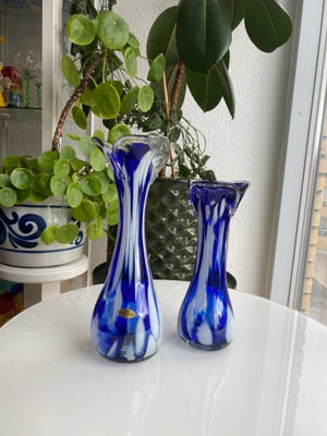 Glas, Vase, Smukke håndlavet glasvaser fra 70’ernes Tyskland. 

Den ene med originalt klistermærke

