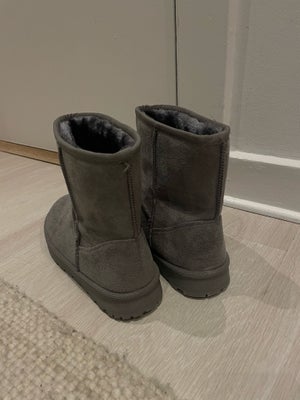 Anden damesko, str. 39,  Grå,  Ubrugt, Helt nye aldrig brugte bamsesko (uggs)
Har fået dem i gave, o