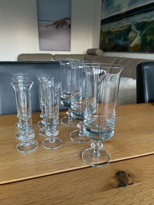 Glas, Øl- og dramglas, 6 dramglas- +  3 ølglas fra 1970’erne  - glassene er uden skår. Måske Bodum!?