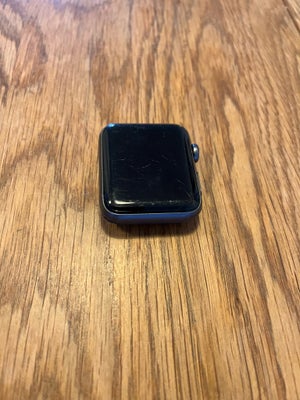 Smartwatch, Apple, Apple Watch 3 - uden rem og oplader. En lille ridse i skærmen. Virker fint. 

Kan