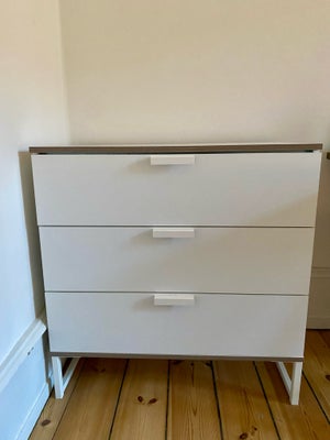 Kommode, This white dresser/Kommode is in very good conditions and can be picked up in Frederiksberg