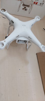 Dji phantom 3 advanced , Reservedele, Selve dronen er nok ikke meget bevendt mere men der er cam som