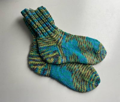 Strømper, Strikket, str. 36, Flotte grønne strik sokker. Dejlige varme. Som nye. Str 36. Højde fra h
