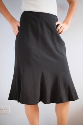 nederdel, str. 44, Vintage / Jaeger,  Sort,  Næsten som ny, Smuk sort nederdel fra jaeger. Den brugt