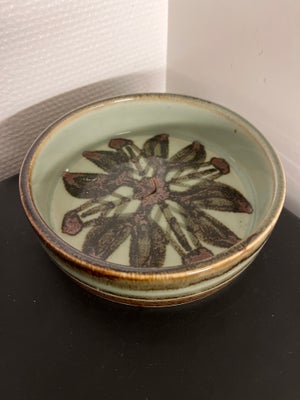 Keramik, Fad, Søholm, Det er et fejl i den når du kigger ind i skål det ligner en revn men den er ik