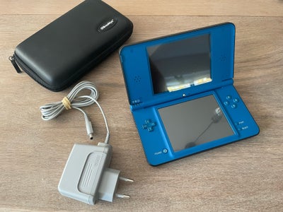 Nintendo DSI XL, UTL-001, Lækker velfungerende DSi XL i flot blå

Konsollen fungerer perfekt og har 