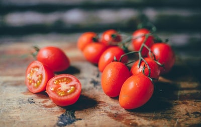 Tomat Chrobry F1 *2919, frø, Solanum lycopersicum, Lav sort af "Roma-typen" som gerne kan dyrkes på 