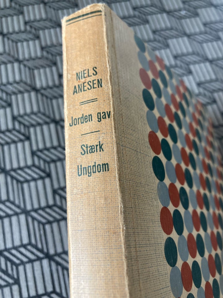 Jorden gav / Stærk ungdom, Niels Anesen, genre: roman