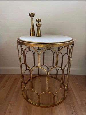 Natbord, Ellos, 2 stk. marmordborde med guld metalstel. Mål Ø46 x H52 cm. Fremstår som nye, har ikke