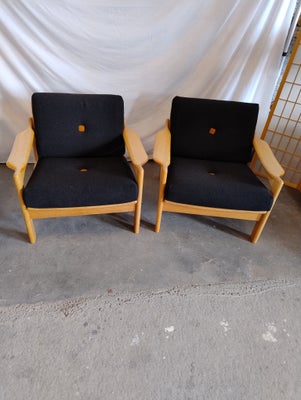 Lænestol, stof, træ ege, 2 stk lænestole 
jeg ved ikke hvem der har lavet dem men hvis der er nogle 